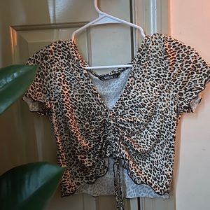 cheetah print v neck cropped top